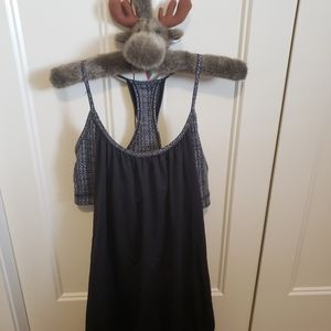 Lululemon work out tank with shelf bra